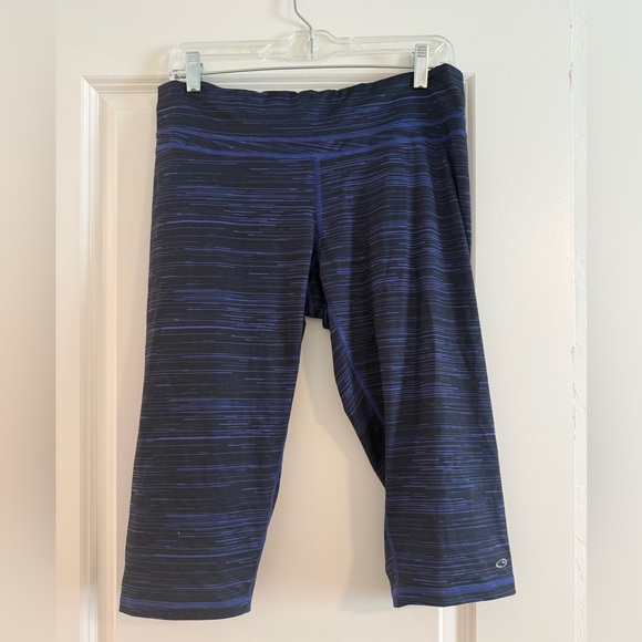 Champion Crop Leggings - Picture 1 of 7